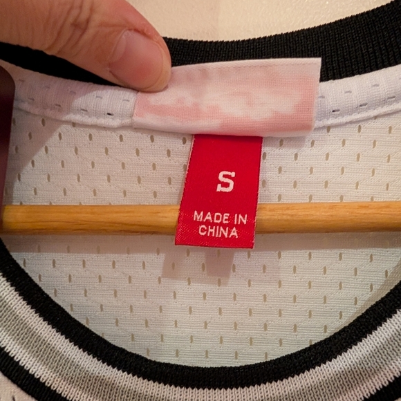 Tim Duncan Jersey - Picture 7 of 9